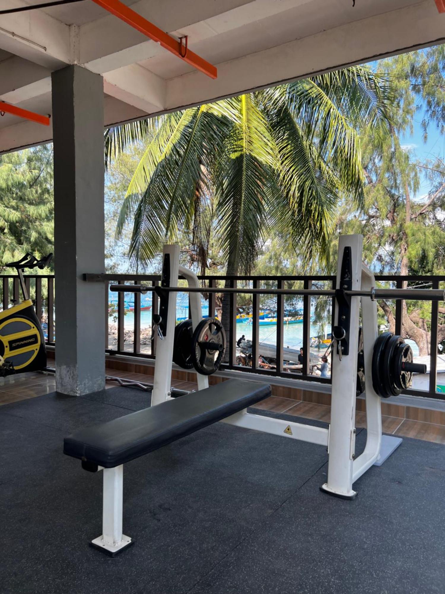 Tropica Gili Total Body Fit - Free Access Gym And Coworking Space Gili Trawangan Extérieur photo