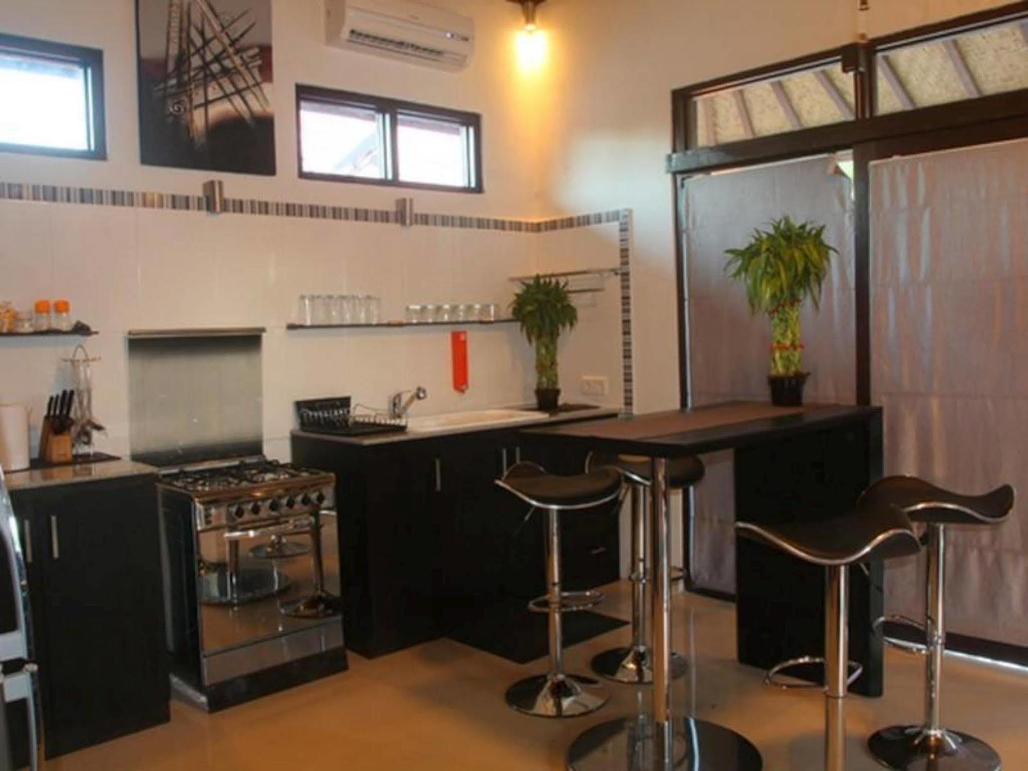 Tropica Gili Total Body Fit - Free Access Gym And Coworking Space Gili Trawangan Extérieur photo
